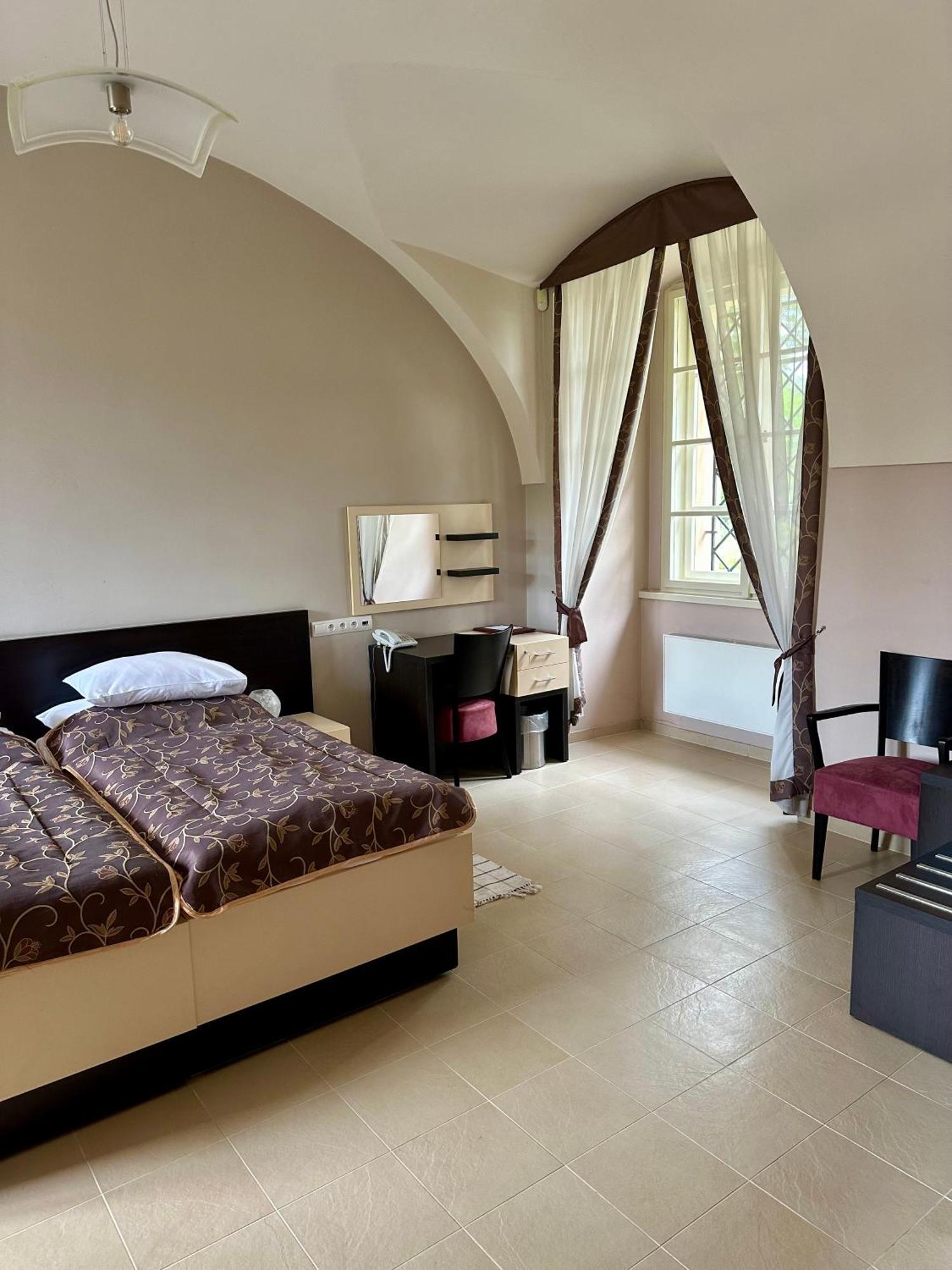 Château Liblice Byšice Extérieur photo