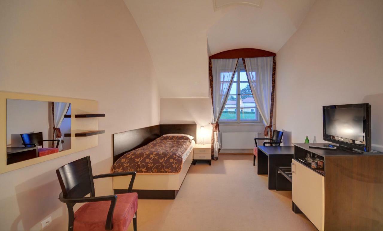 Château Liblice Byšice Extérieur photo